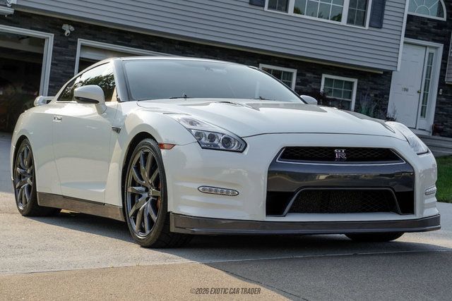 Used 2016 Nissan GT-R Premium AWD/4WD image 12