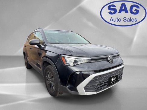 Used 2025 Volkswagen Taos S FWD image 2