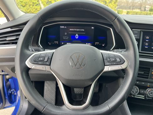 Used 2022 Volkswagen Jetta SE image 16