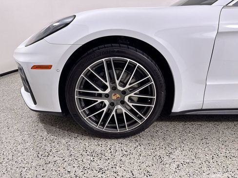 Used 2024 Porsche Panamera RWD image 10