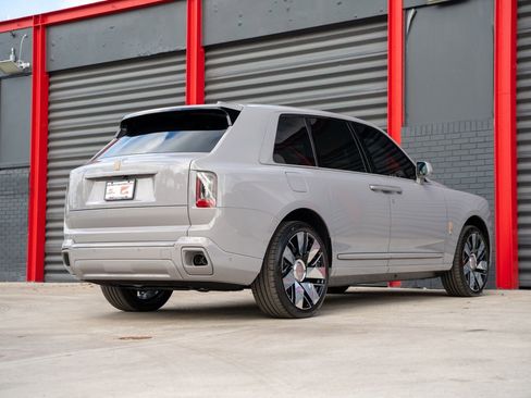 Used 2025 Rolls-Royce Cullinan image 21
