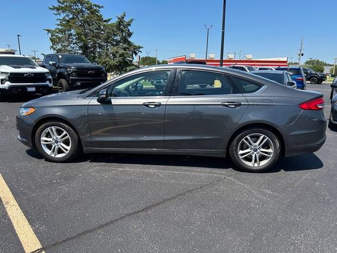 Used 2018 Ford Fusion SE FWD image 6