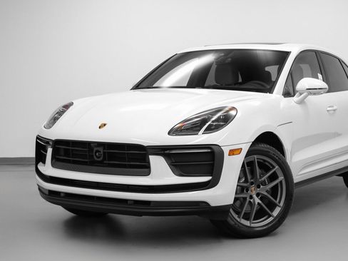 Certified 2026 Porsche Macan AWD/4WD image 7