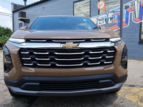 New 2027 Chevrolet Equinox LT w/ Convenience Package II AWD/4WD image 2