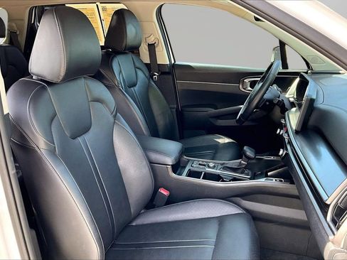 Used 2025 Kia Sorento S w/ Panoramic Sunroof Package FWD image 23