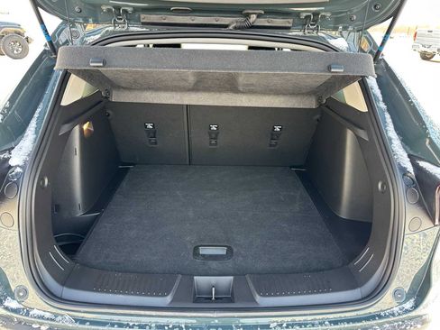 Used 2025 Chevrolet Trax LT w/ LT Convenience Package image 13