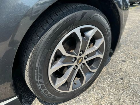 Used 2017 Chevrolet Sonic LT image 25