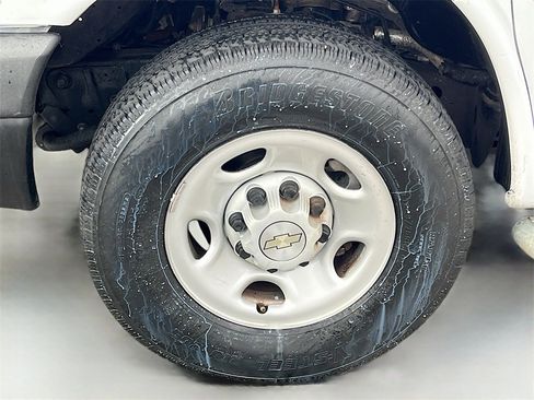 Used 2023 Chevrolet Express 2500 w/ Driver Convenience Package image 25