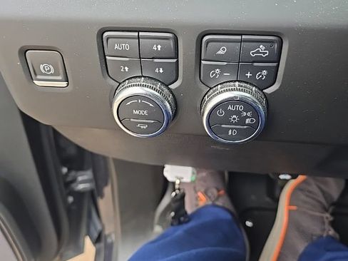 Used 2024 GMC Sierra 2500 AT4X AWD/4WD image 20