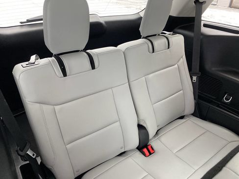 Used 2025 Ford Explorer Platinum w/ Ultimate Package image 23