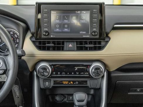 Used 2022 Toyota RAV4 LE image 9