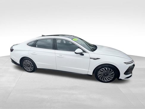 Used 2024 Hyundai Sonata Limited FWD image 2