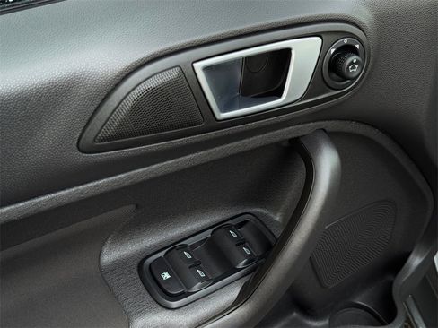 Used 2016 Ford Fiesta SE w/ Equipment Group 201A image 11