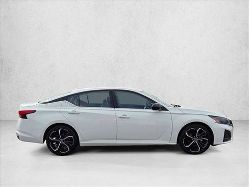 Used 2023 Nissan Altima 2.5 SR image 4