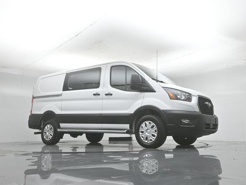 Certified 2025 Ford Transit 250 Low Roof w/ Exterior Upgrade Package RWD image 4