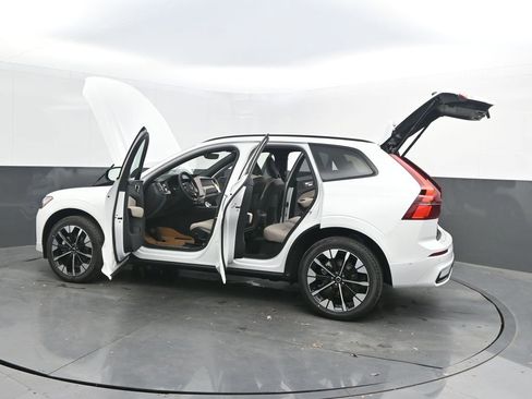 New 2026 Volvo XC60 B5 Plus w/ Protection Package Premier AWD/4WD image 39