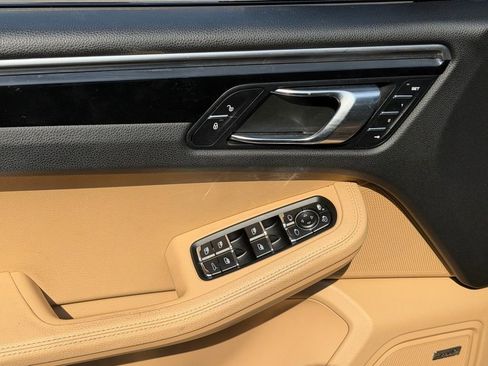 Used 2018 Porsche Macan image 30