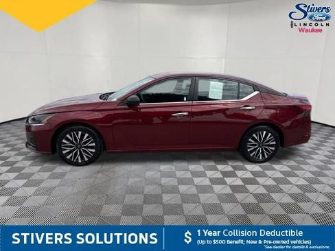 Used 2024 Nissan Altima 2.5 SV FWD image 11