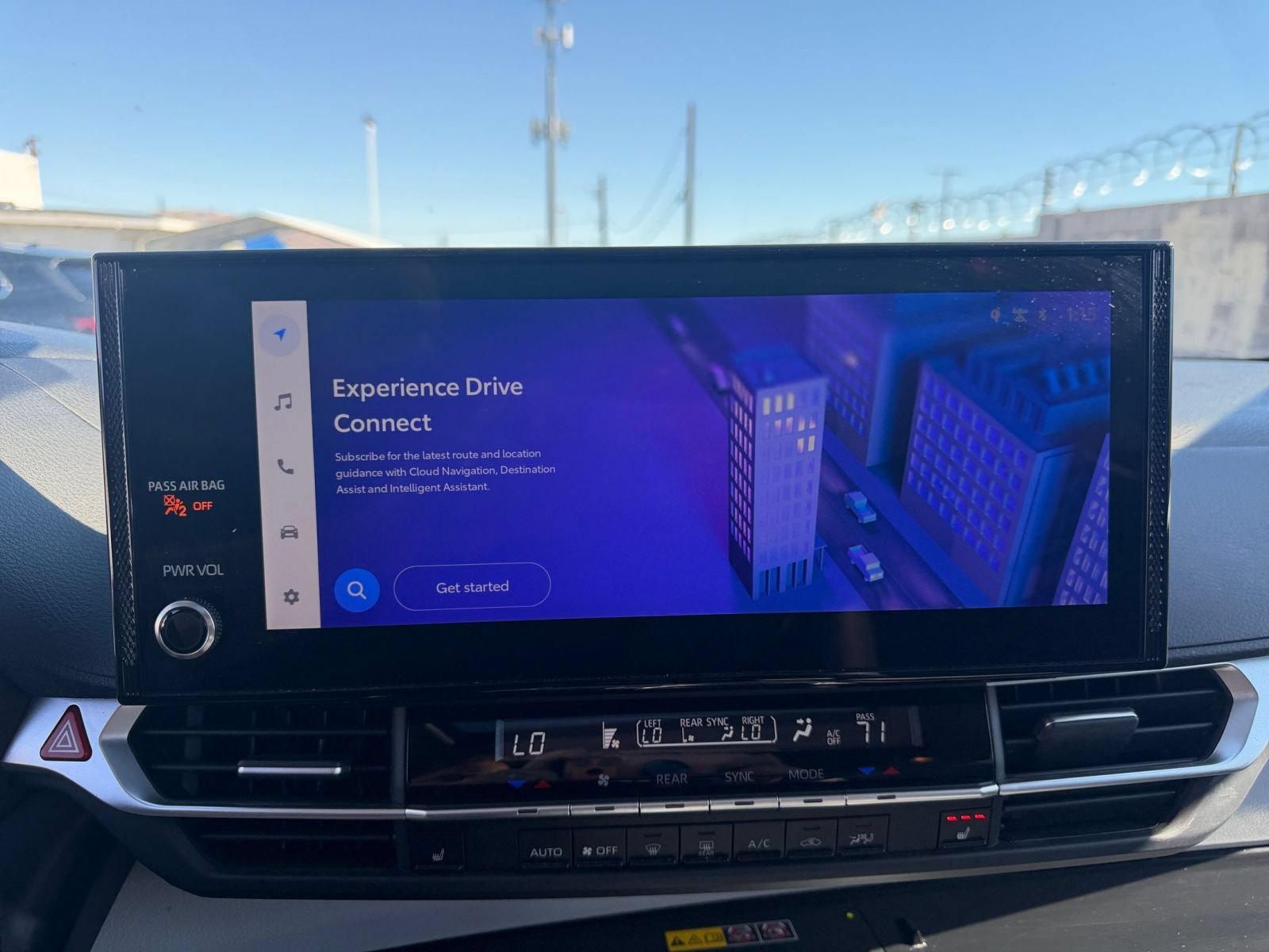 Used 2025 Toyota Sienna XLE FWD image 19