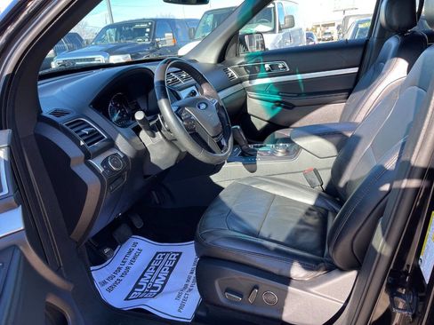 Used 2017 Ford Explorer XLT w/ Equipment Group 202A image 10