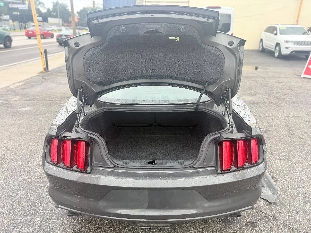 Used 2017 Ford Mustang Coupe RWD image 6