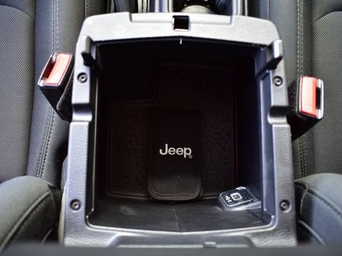 Certified 2021 Jeep Wrangler Unlimited Sport image 41