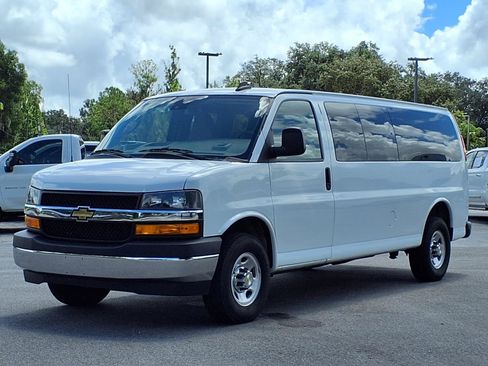 Used 2025 Chevrolet Express 3500 LT w/ LT Preferred Equipment Group RWD image 26