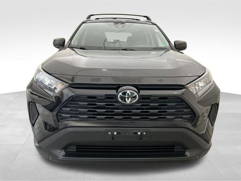 Used 2021 Toyota RAV4 LE image 8