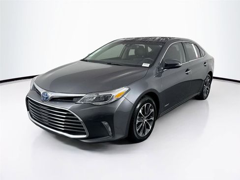 Used 2018 Toyota Avalon XLE Premium image 2