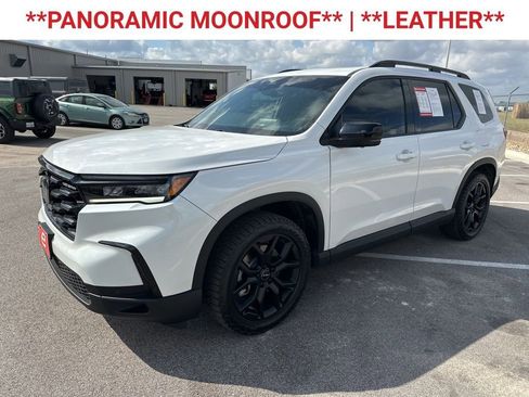 Used 2025 Honda Pilot Black Edition image 3