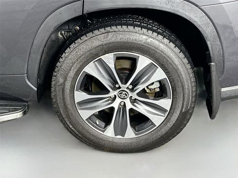 Used 2021 Toyota Highlander XLE image 33