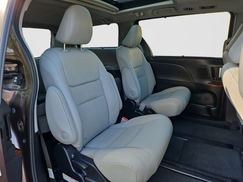 Used 2020 Toyota Sienna Limited AWD/4WD image 43