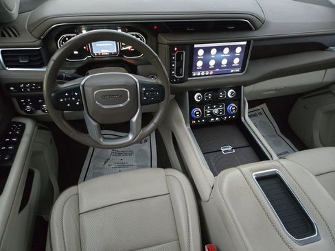 Used 2021 GMC Yukon Denali w/ Denali Premium Package image 11