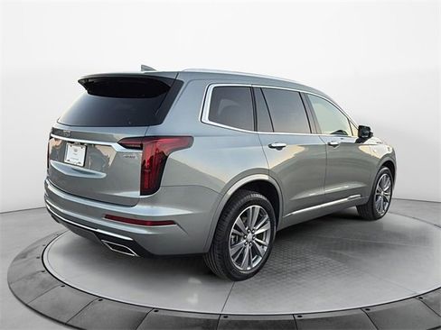 Used 2025 Cadillac XT6 Premium Luxury image 7
