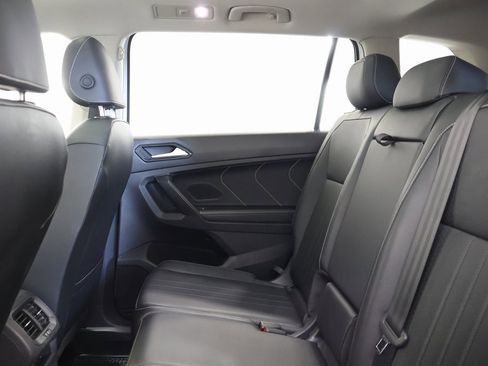 Used 2022 Volkswagen Tiguan SE w/ Panoramic Sunroof Package image 26