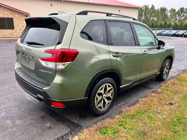 Used 2020 Subaru Forester Premium AWD/4WD image 2
