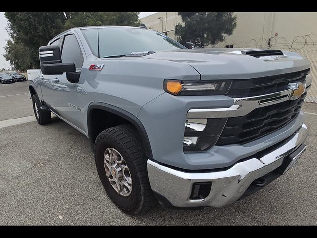 Used 2024 Chevrolet Silverado 3500 LT w/ Convenience Package AWD/4WD image 2