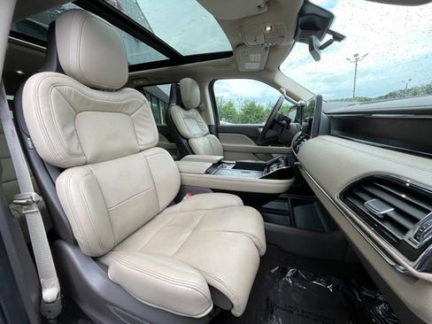 Used 2023 Lincoln Navigator Reserve AWD/4WD image 32