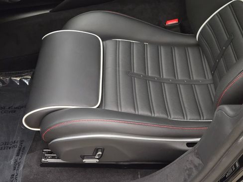 Used 2025 Ferrari Purosangue AWD/4WD image 33
