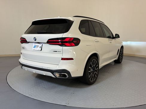 Used 2024 BMW X5 sDrive40i w/ M Sport Package RWD image 9