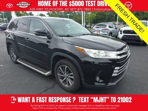 Used 2017 Toyota Highlander XLE AWD/4WD image 1
