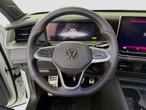 New 2026 Volkswagen Tiguan SE R-Line FWD image 12