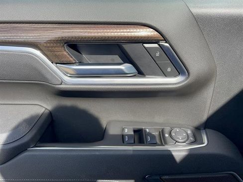 Used 2025 Chevrolet Silverado 1500 LT image 10