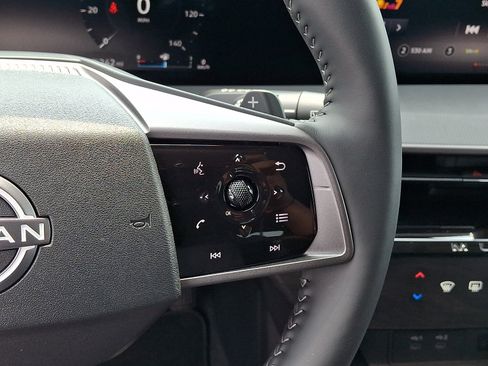 Certified 2025 Nissan Murano SV AWD/4WD image 23