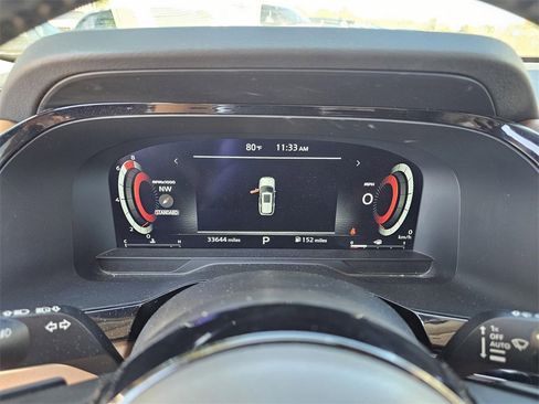 Used 2024 Nissan Pathfinder Platinum w/ Black Appearance Package image 15