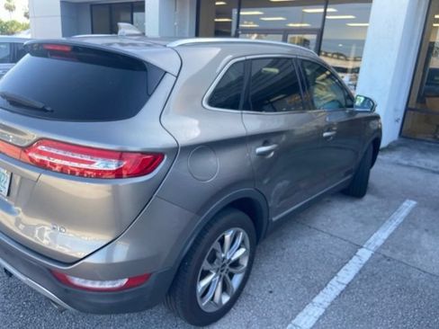 Used 2017 Lincoln MKC Select w/ Select Plus Package FWD image 2
