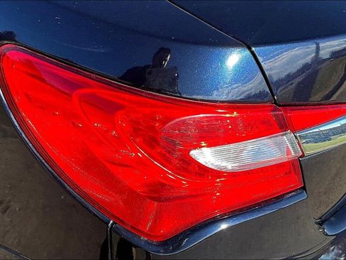 Used 2011 Chrysler 200 Limited image 23