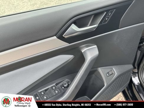 Used 2025 Volkswagen Jetta SE w/ Sunroof Package FWD image 17
