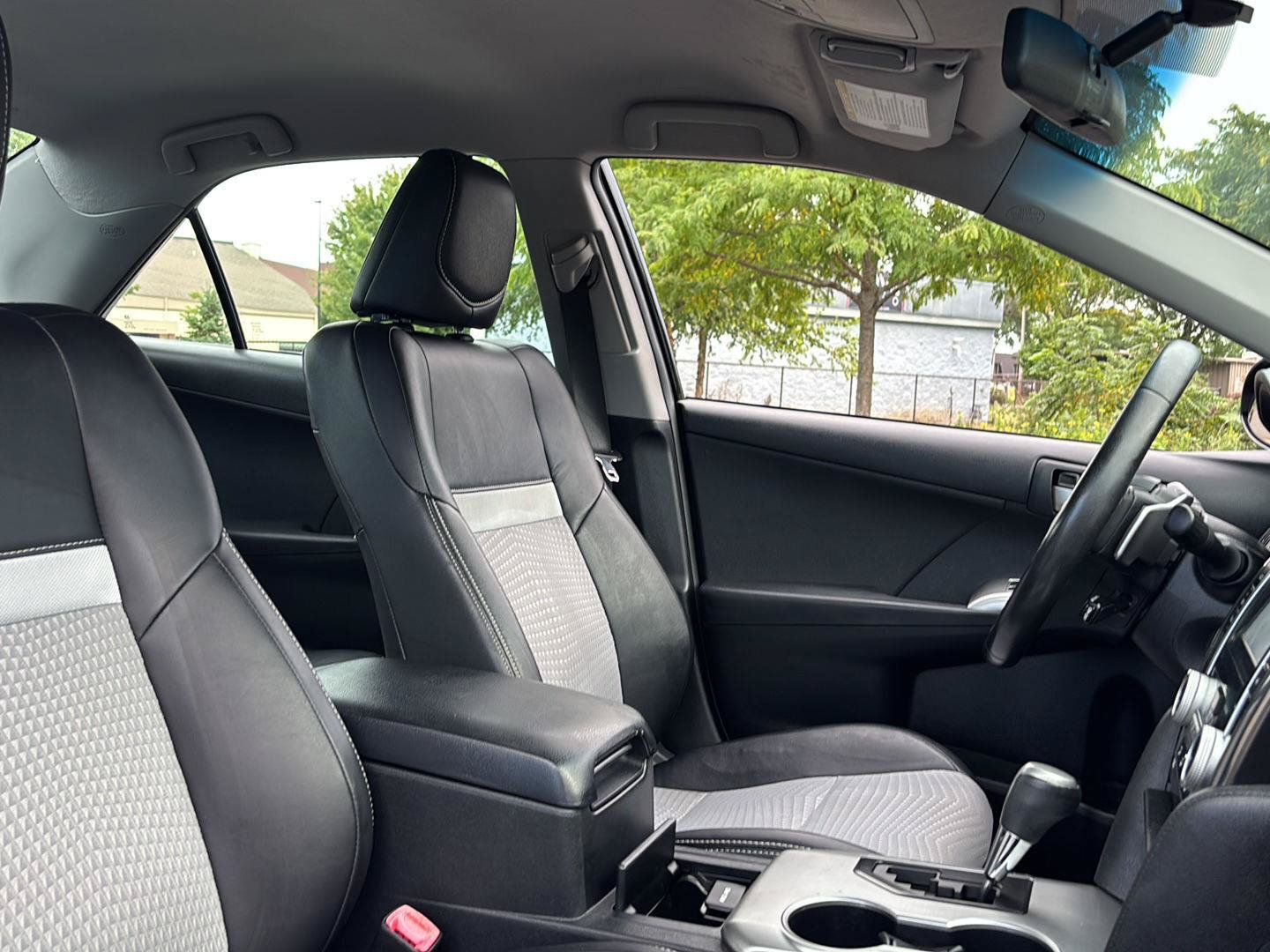 Used 2012 Toyota Camry SE FWD image 16