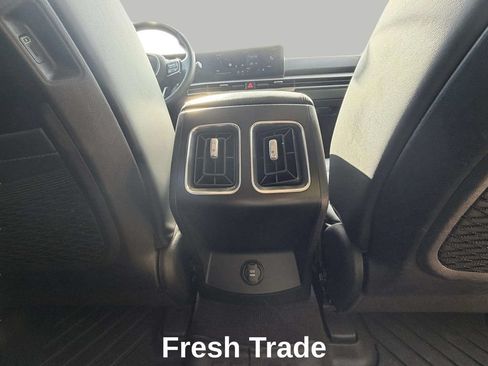 Used 2024 Kia Sorento S AWD/4WD image 9